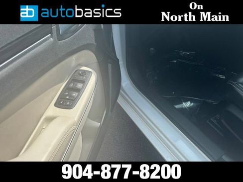 Used 2021 Chrysler 300 Touring w/ Chrome Appearance Package RWD image 13