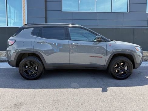 Used 2023 Jeep Compass Trailhawk w/ Trailhawk Elite Group AWD/4WD image 2