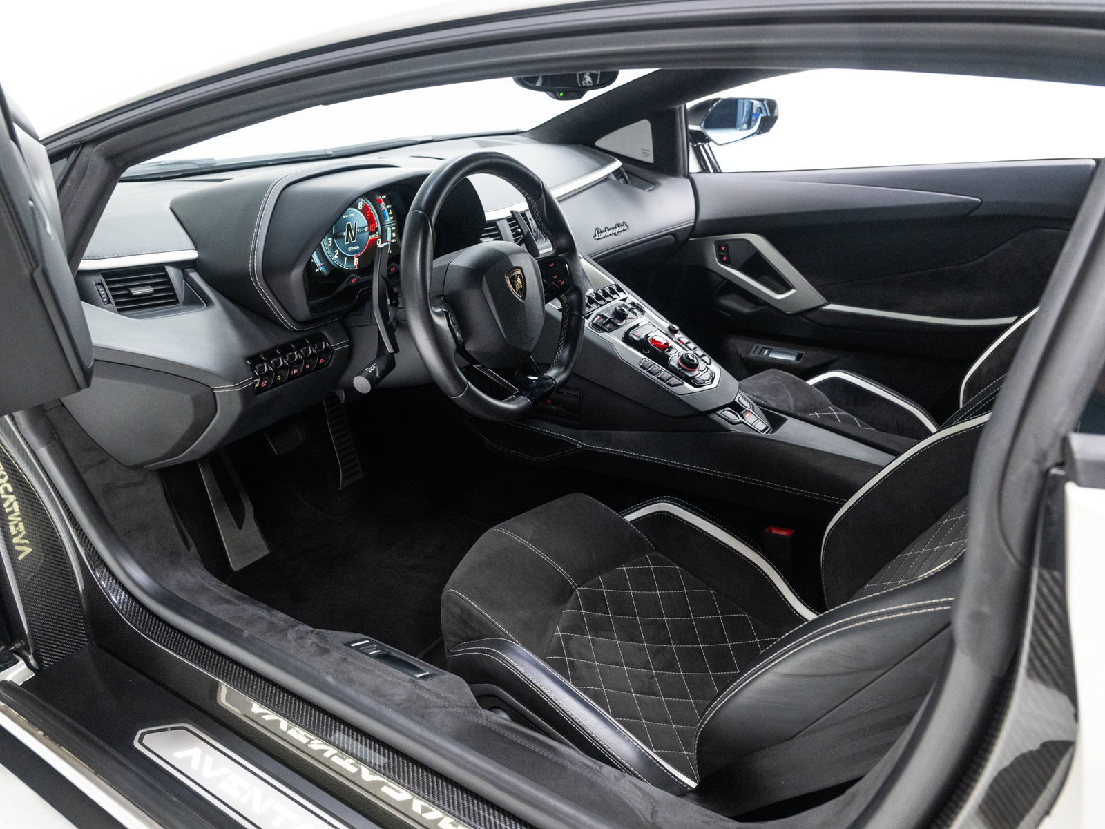 Used 2018 Lamborghini Aventador S AWD/4WD image 31