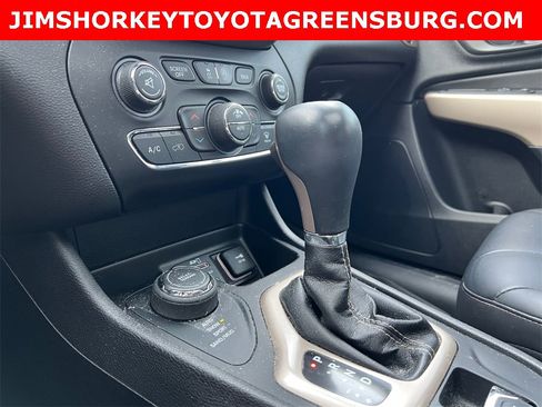 Used 2017 Jeep Cherokee Limited image 25