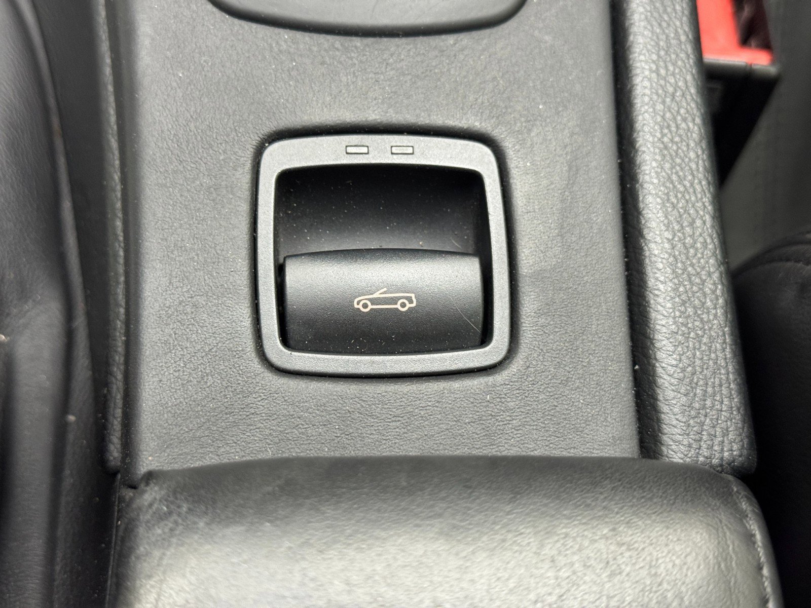 Used 2011 BMW M3 Convertible RWD image 28