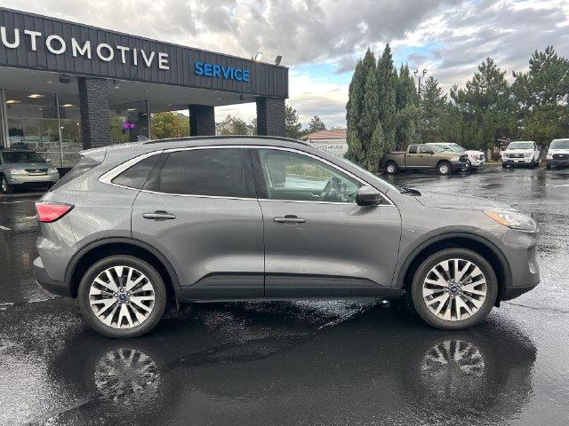 Used 2022 Ford Escape Titanium w/ Class II Trailer Tow Package AWD/4WD image 2