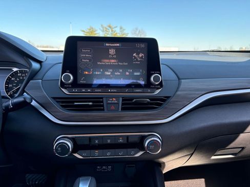 Used 2025 Nissan Altima 2.5 SV image 17