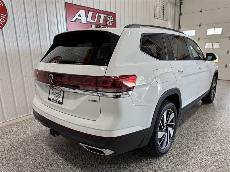 Used 2024 Volkswagen Atlas SE AWD/4WD image 16