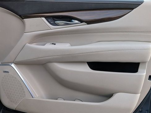 Used 2020 Cadillac Escalade ESV Luxury image 34