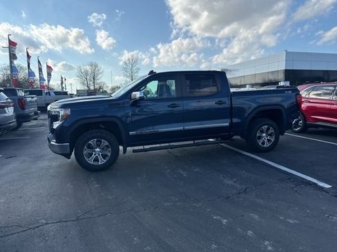 Used 2021 GMC Sierra 1500 4x4 Crew Cab w/ Sierra Value Package image 9