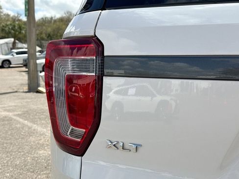 Used 2017 Ford Explorer XLT w/ Equipment Group 202A image 10