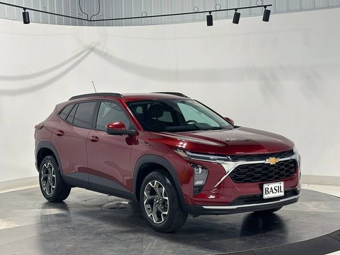 Used 2024 Chevrolet Trax LT FWD image 38