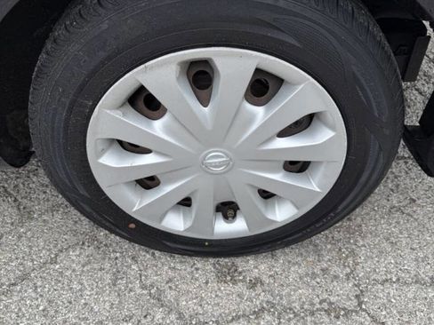 Used 2013 Nissan Versa SV w/ Convenience Pkg FWD image 23