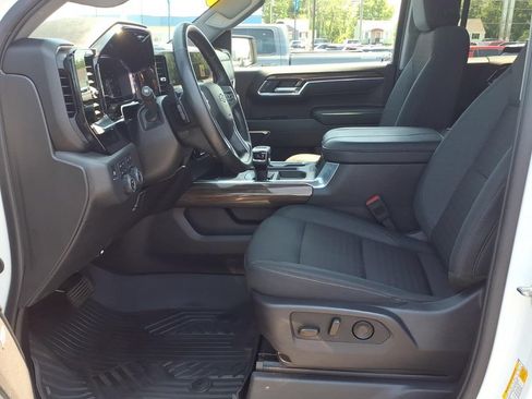 Used 2025 Chevrolet Silverado 1500 LT Trail Boss w/ Convenience Package II AWD/4WD image 8