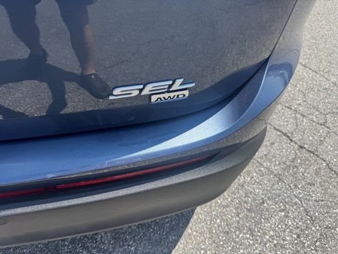 Used 2018 Ford Edge SEL w/ Equipment Group 201A AWD/4WD image 20