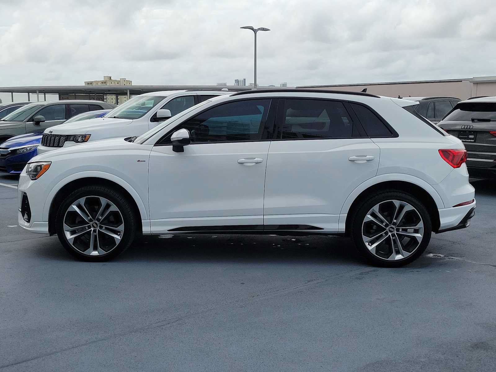 Used 2021 Audi Q3 2.0T Premium w/ Convenience Package AWD/4WD image 3