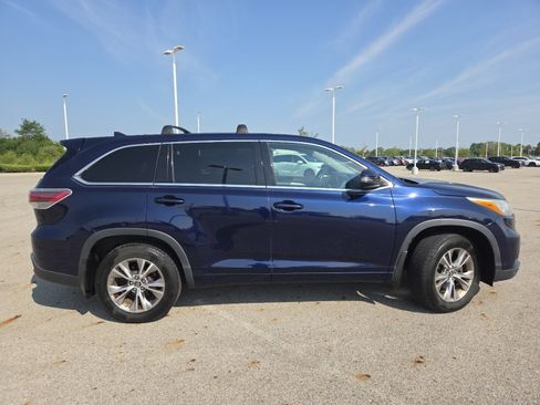 Used 2016 Toyota Highlander LE AWD/4WD image 17