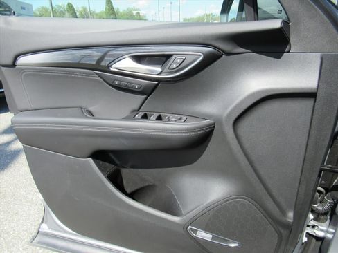 Used 2025 Buick Envision Preferred AWD/4WD image 18