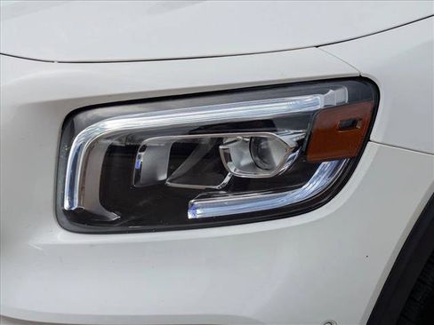 Used 2023 Mercedes-Benz GLB 250 image 9
