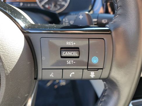 Used 2023 Nissan Pathfinder SV image 31