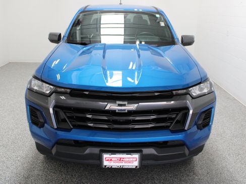 Used 2023 Chevrolet Colorado LT AWD/4WD image 3
