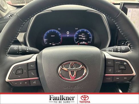 Used 2025 Toyota Highlander Limited AWD/4WD image 27