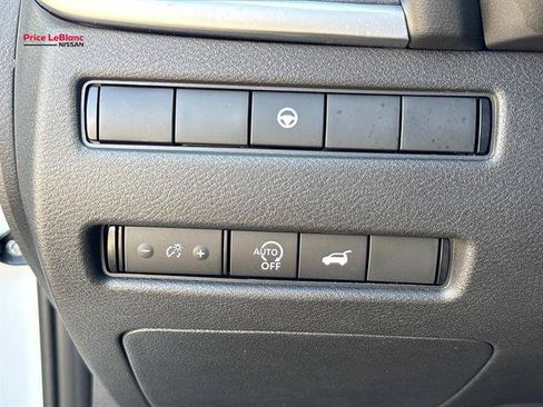 Used 2024 Nissan Rogue SV w/ SV Premium Package AWD/4WD image 20