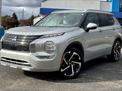 Used 2022 Mitsubishi Outlander SEL image 2