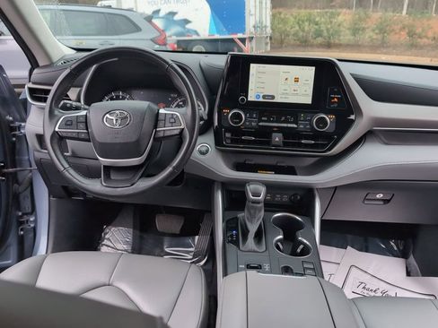 Used 2023 Toyota Highlander XLE image 16
