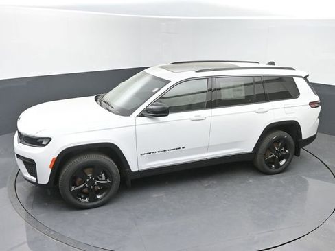 New 2026 Jeep Grand Cherokee L Limited w/ Limited Altitude Package image 28