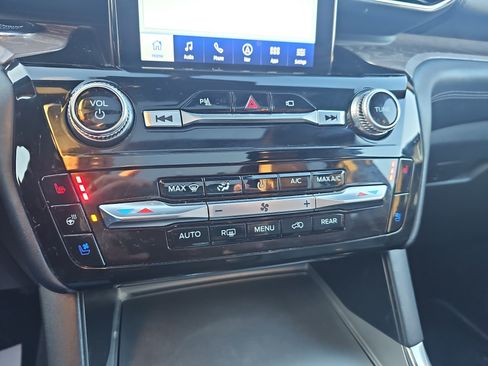Used 2023 Ford Explorer Platinum w/ Technology Package AWD/4WD image 29