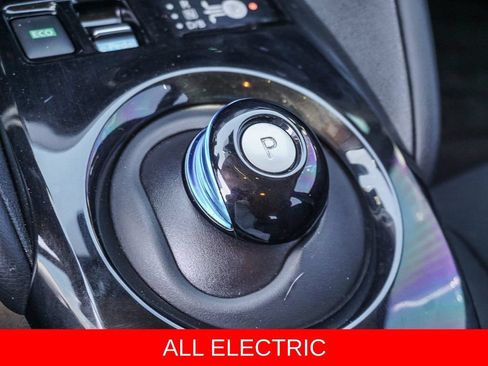 Used 2022 Nissan Leaf SV FWD image 22