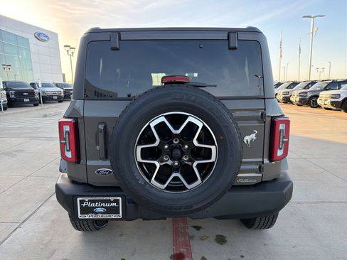 New 2025 Ford Bronco Outer Banks image 4