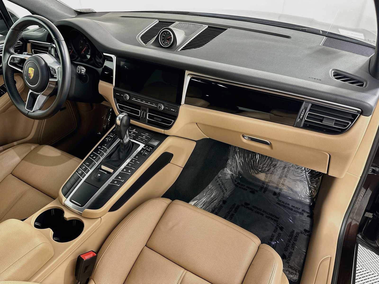 Certified 2021 Porsche Macan AWD/4WD image 30