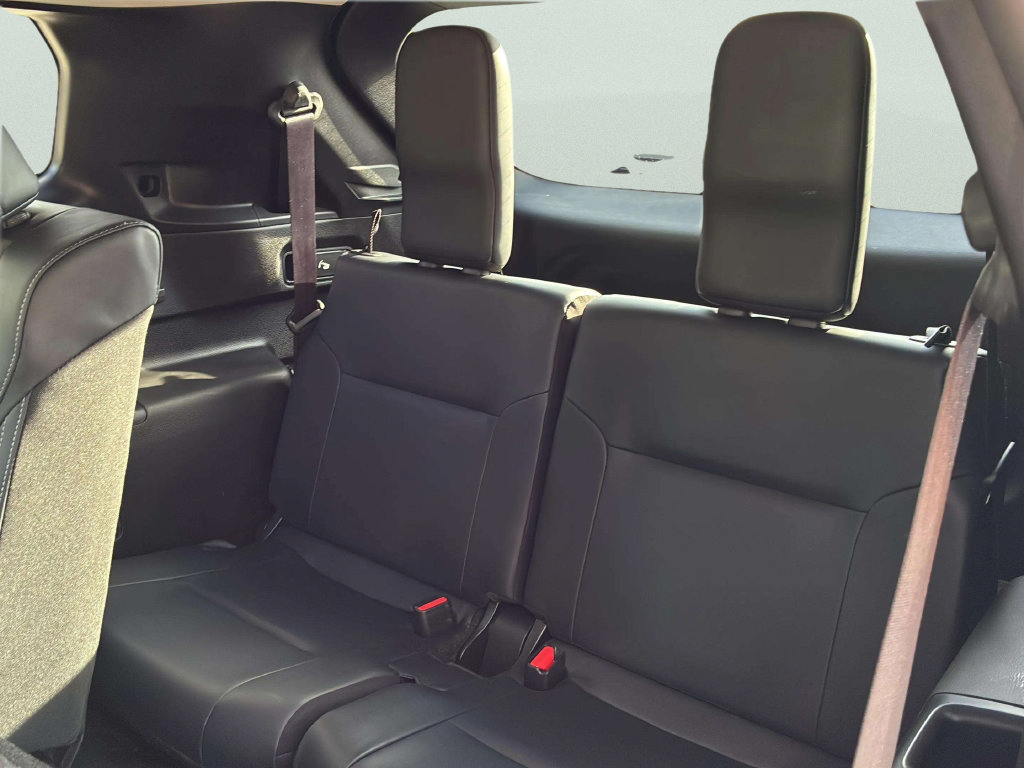 Used 2025 Mitsubishi Outlander SE FWD image 12