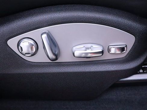 New 2025 Porsche Macan image 30