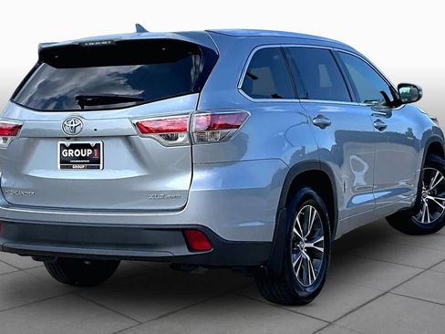 Used 2016 Toyota Highlander XLE AWD/4WD image 13
