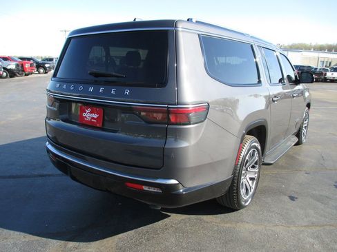 Used 2023 Jeep Wagoneer L 4WD w/ Premium Group I image 5