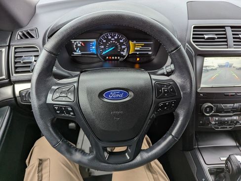 Used 2018 Ford Explorer XLT w/ Equipment Group 202A image 20