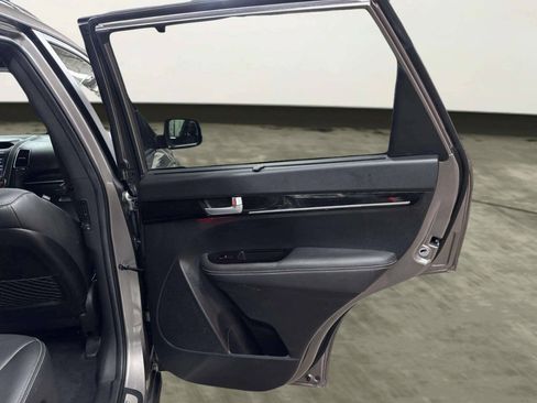 Used 2015 Kia Sorento SX FWD image 19