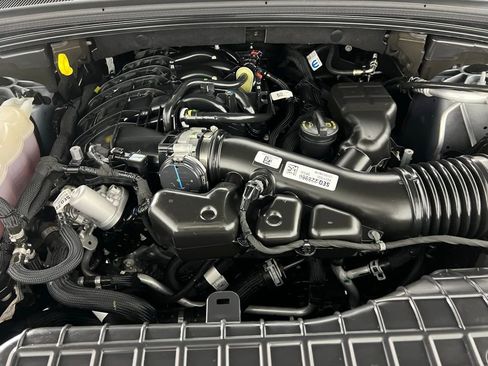 Used 2024 Jeep Grand Cherokee Limited w/ Black Appearance Package image 36