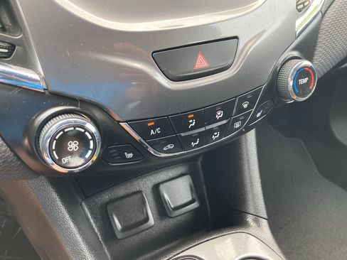 Used 2021 Chevrolet Equinox LT image 27