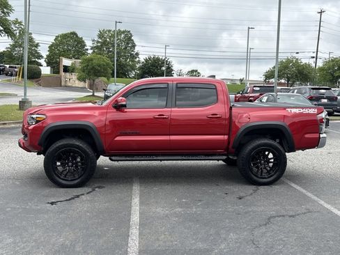 Used 2022 Toyota Tacoma TRD Off-Road AWD/4WD image 8