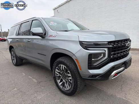 Used 2025 Chevrolet Suburban Z71 image 8