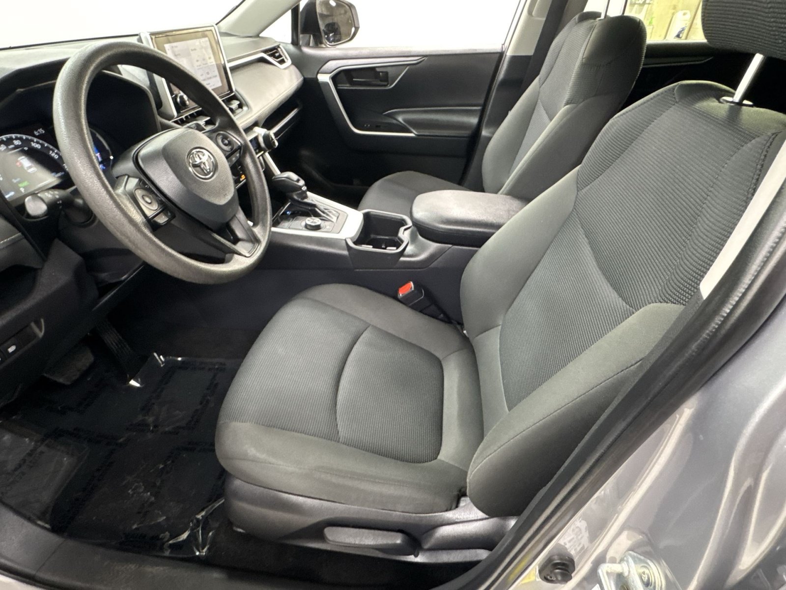 Used 2024 Toyota RAV4 LE AWD/4WD image 16