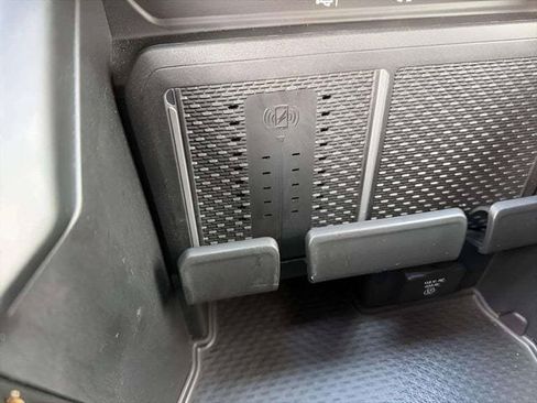 Used 2025 RAM 1500 Big Horn AWD/4WD image 33