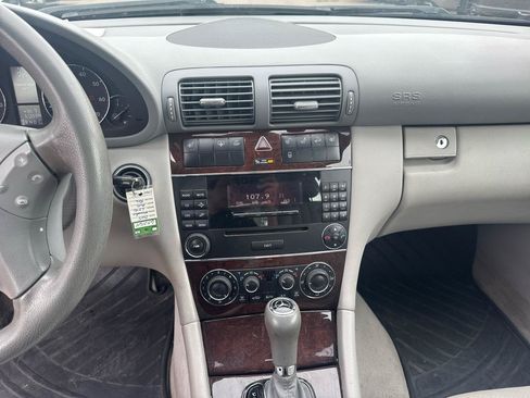 Used 2005 Mercedes-Benz C 240 4MATIC Sedan image 10