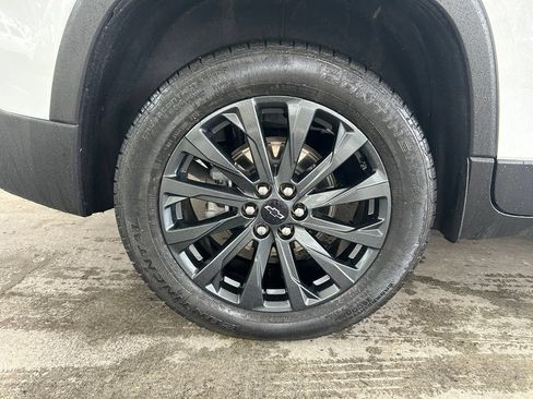 Used 2023 Chevrolet Traverse RS FWD image 21