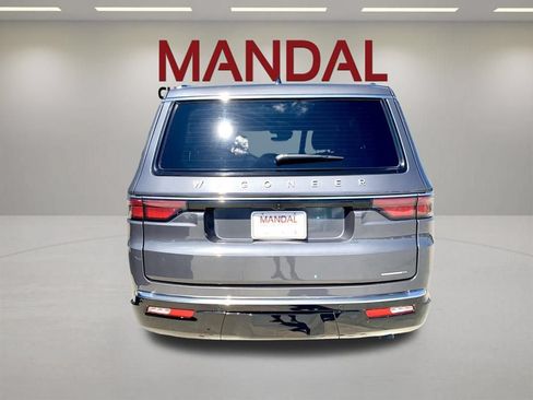 Used 2024 Jeep Wagoneer Series III AWD/4WD image 6