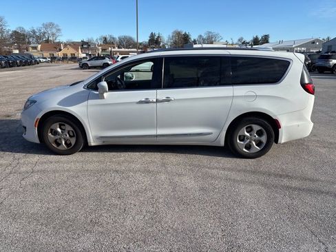 Certified 2017 Chrysler Pacifica Touring-L Plus w/ Advanced Safetytec Group image 6