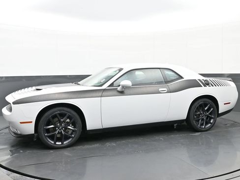 Used 2023 Dodge Challenger SXT w/ Plus Package image 6