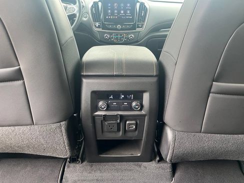 Used 2021 Chevrolet Traverse RS FWD image 30