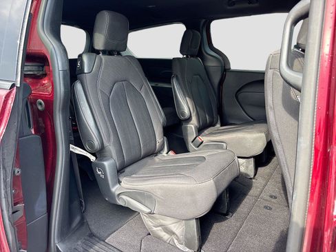 Used 2019 Chrysler Pacifica Touring Plus w/ S Appearance Package FWD image 31