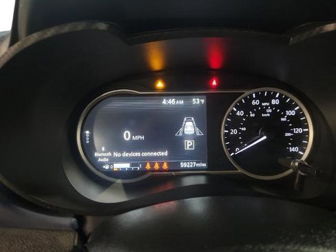 Used 2023 Nissan Versa SV image 10